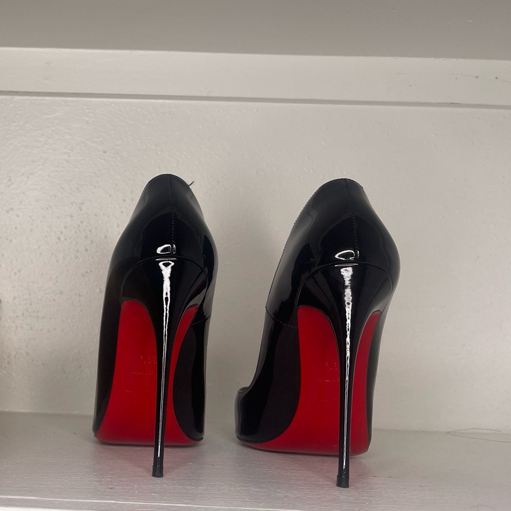 Christian Louboutin Glossy Black Heels So Kate - Picture 3 of 6